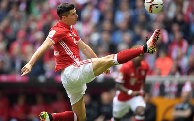 xingkong热评-乌克兰队球员赛后相拥而泣